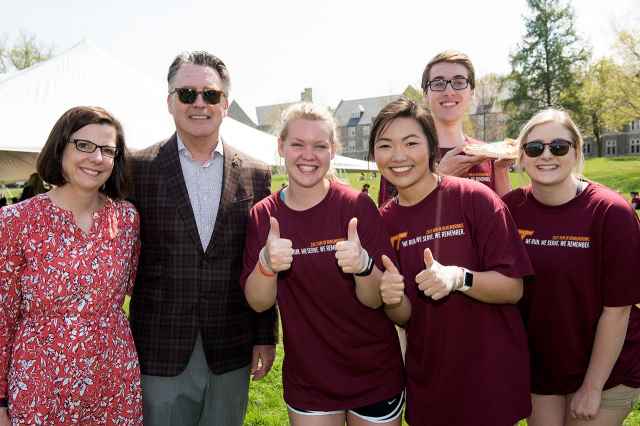 Tim and Laura Sands with volunteers