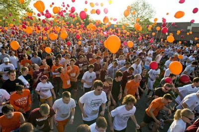Runners departing the start line.